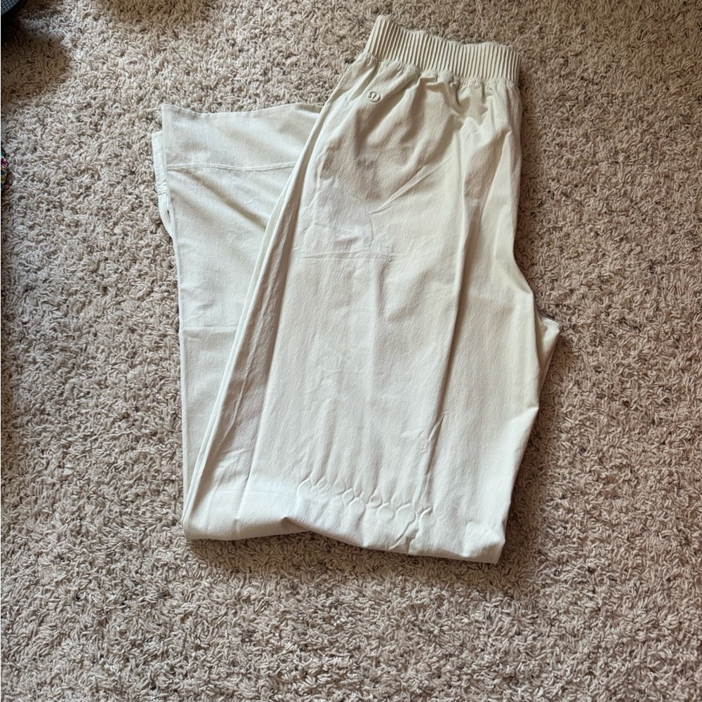Lululemon Athletica Cream Sweatpants Relaxed Fit